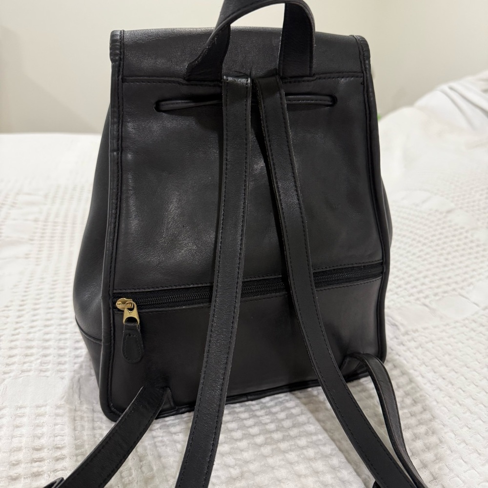 Vintage Coach 9791 Black Leather Backpack With Brass Turn Lock Closure - Picture 3 of 10